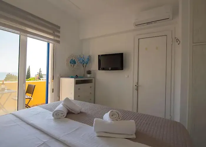 Le Petit Refuge 2 Floor Maisonette With Seaview