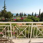Le Petit Refuge 2 Floor Maisonette With Seaview