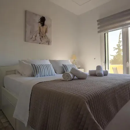 Dom wakacyjny Le Petit Refuge 2 Floor Maisonette With Seaview Archangelos (Rhodes)