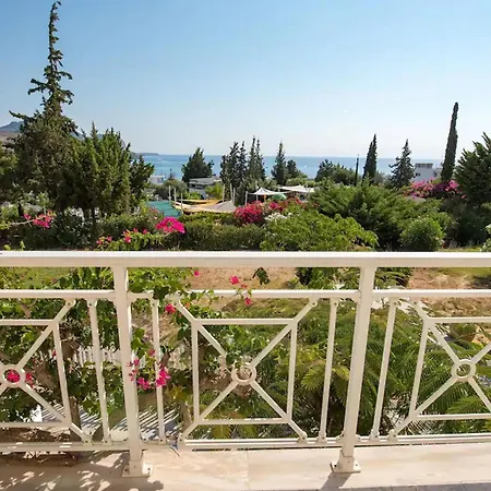 Le Petit Refuge 2 Floor Maisonette With Seaview