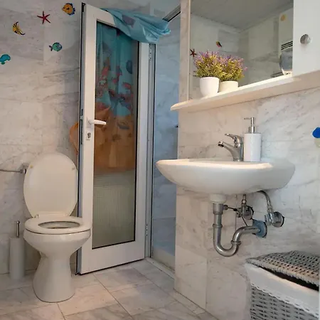 Le Petit Refuge 2 Floor Maisonette With Seaview Feriehus
