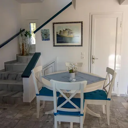 Feriehus Le Petit Refuge 2 Floor Maisonette With Seaview