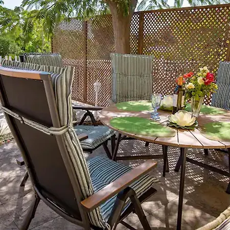 Le Petit Refuge 2 Floor Maisonette With Seaview *