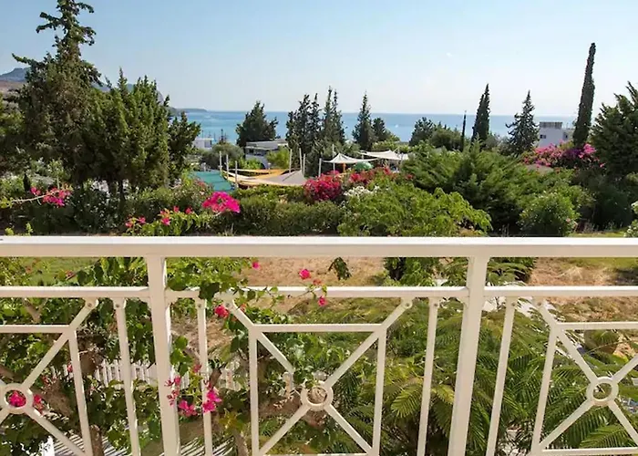 Le Petit Refuge 2 Floor Maisonette With Seaview