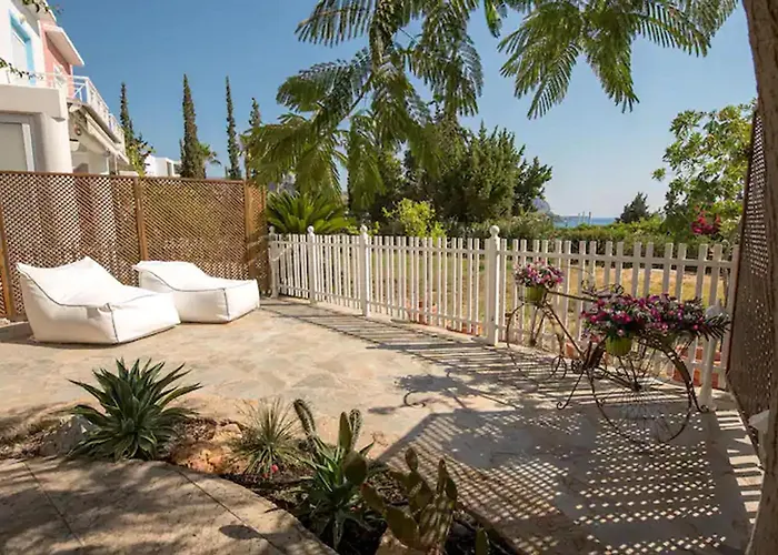 Le Petit Refuge 2 Floor Maisonette With Seaview *