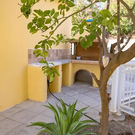 Le Petit Refuge 2 Floor Maisonette With Seaview Nyaraló *