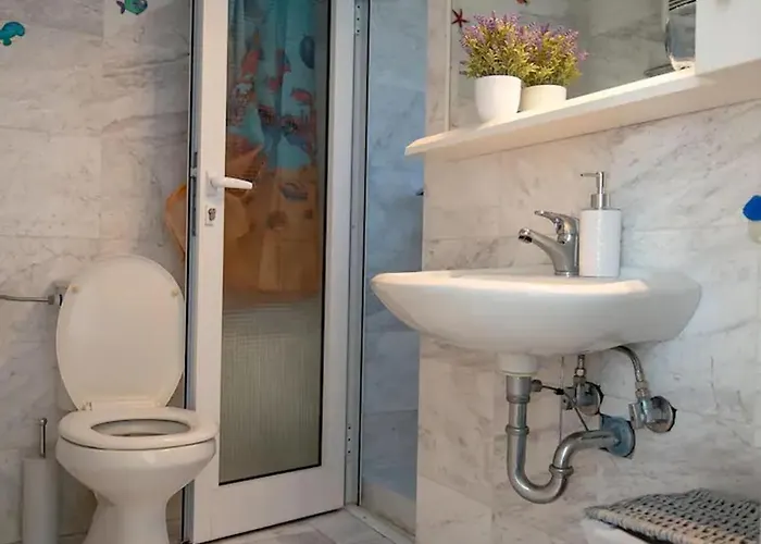 Le Petit Refuge 2 Floor Maisonette With Seaview 펜션